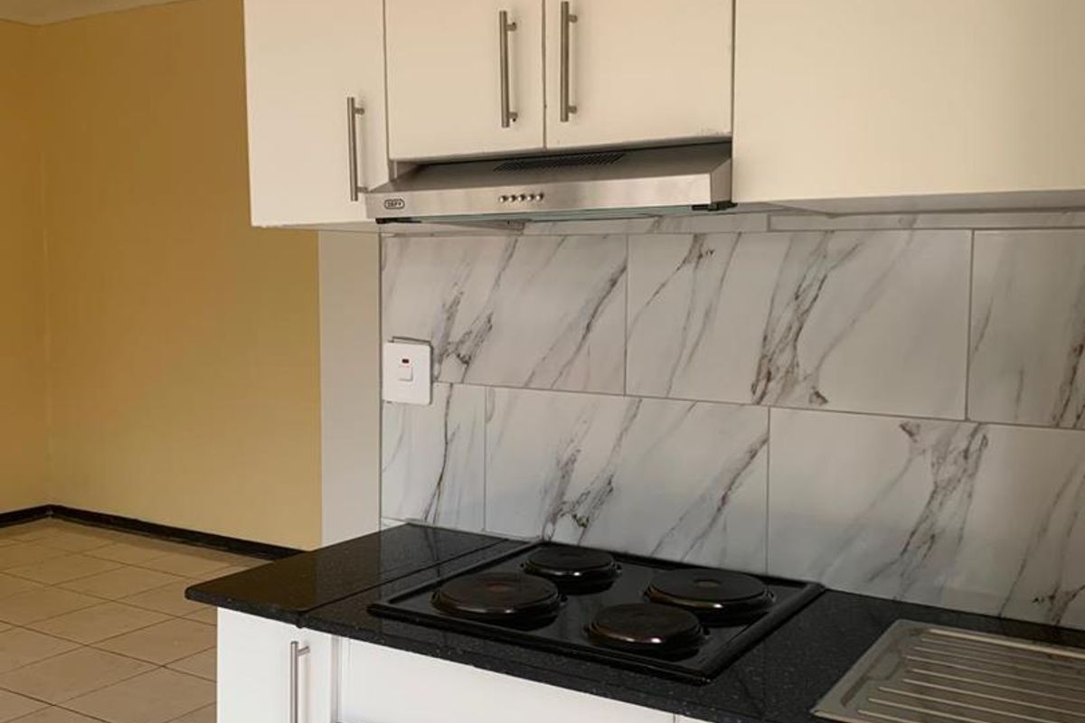 **Charming Bachelor Pad for Rent in Birchleigh** - Photo 2