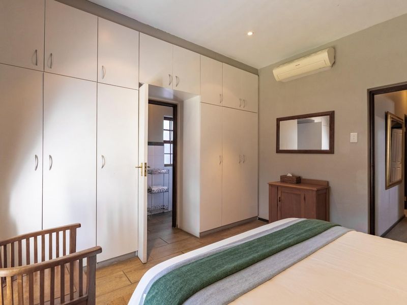 Elegant Furnished 3/4 Bedroom Home with Plunge Pool in the Heart of Franschhoek - Photo 8