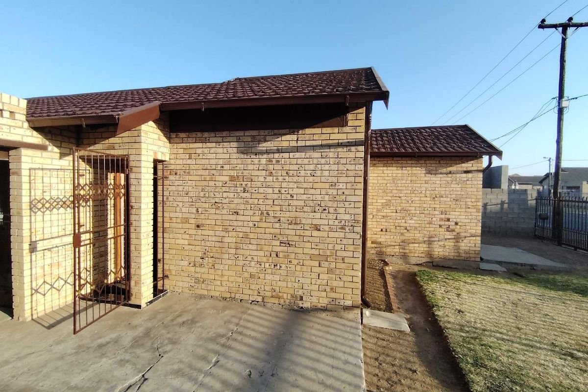 For Sale, 3-Bedroom House in Grassland - Photo 4