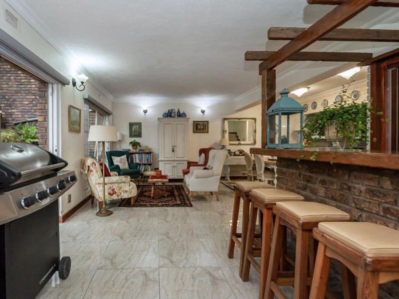 A Private Garden Duplex Offering Exceptional Space, Style, and Modern Convenience - Photo 9