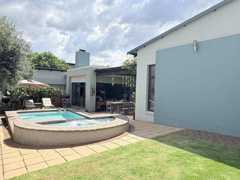 Midstream Ridge Single level gem with pool & established garden - Photo 2