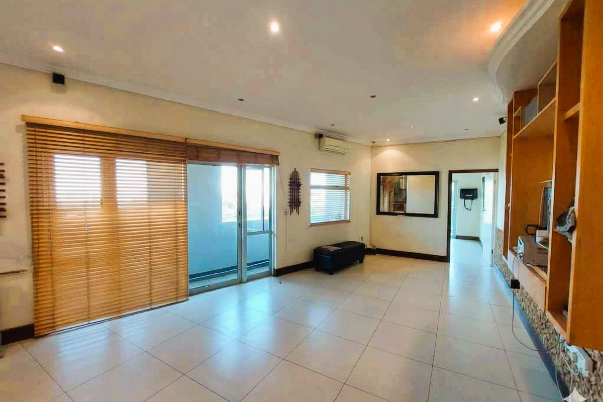 Stylish Three Bedroom Apartment in Prime Umhlanga Location - Photo 4