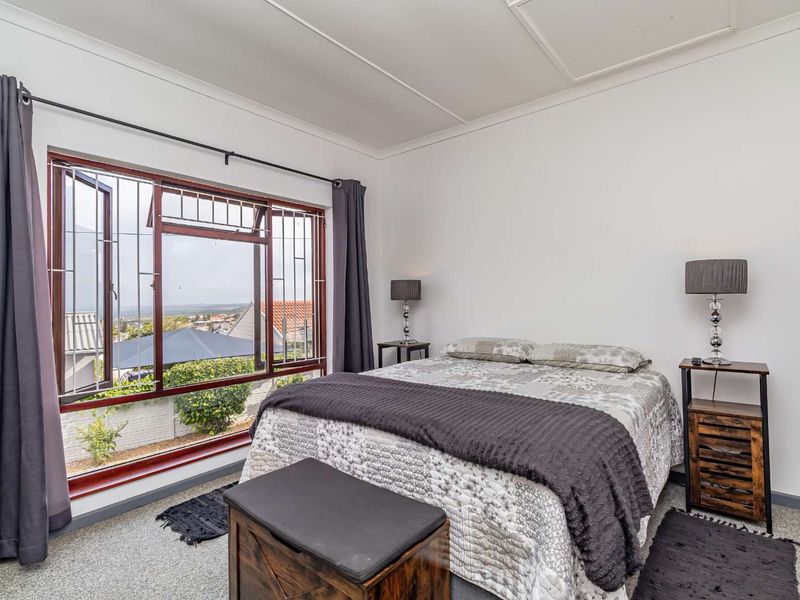 Spacious 5 bedroom house with immaculate ocean views - Photo 4