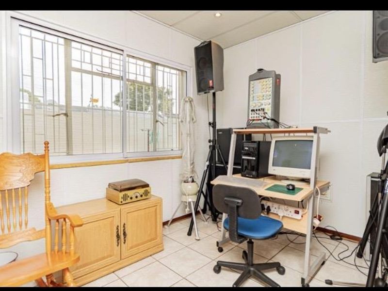 4 Bedroom House for Rent - Photo 7