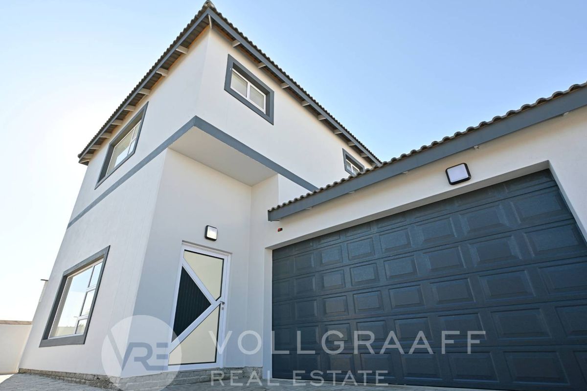 Modern Coastal Living – Brand New 4-Bedroom Home - Photo 4