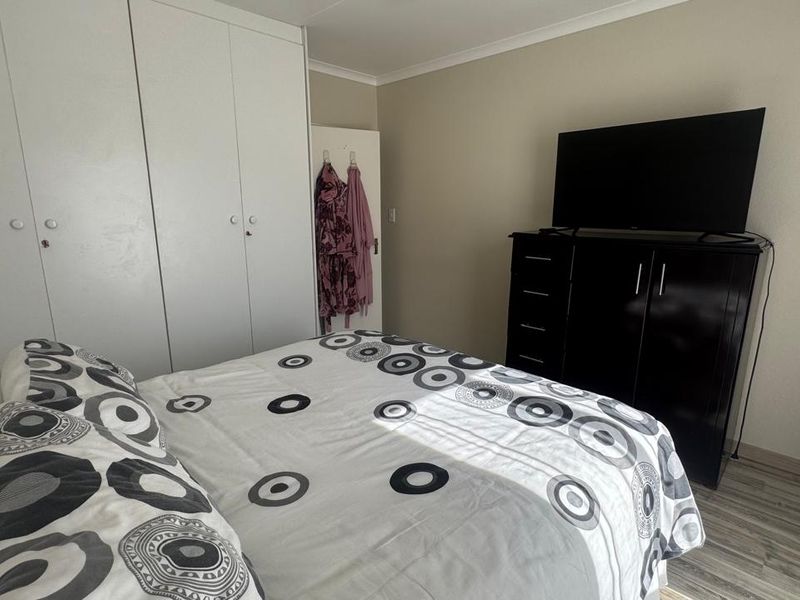 Great Location! Near The Glen & Comaro View, Pool Included - Photo 10
