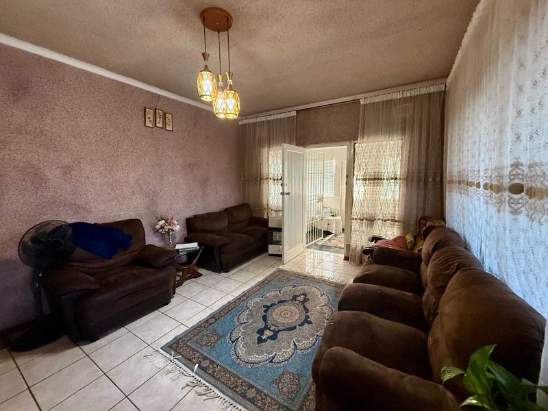 Spacious Family Home with Flatlets in Howick West - Photo 10
