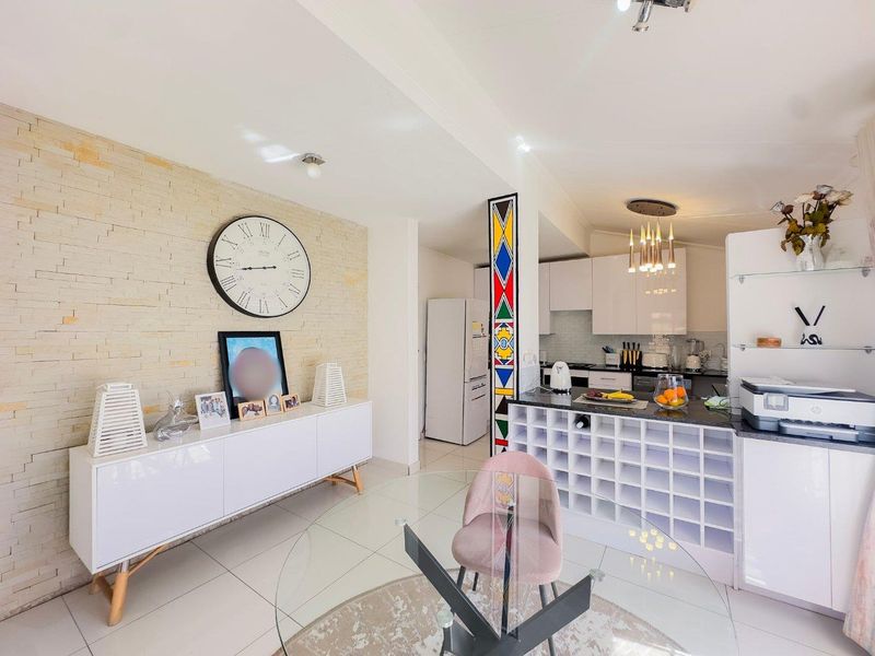 3 Bedroom Duplex with Private Garden - Photo 10