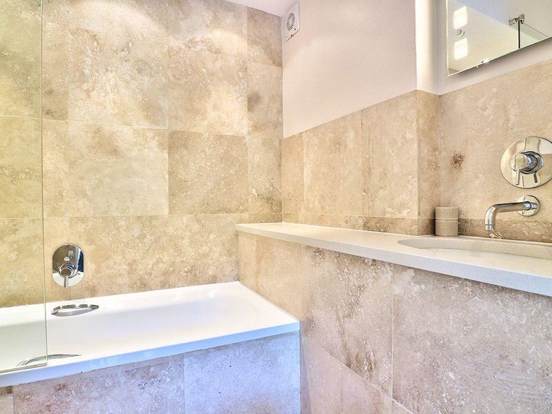 Higgovale Border - Beautiful Sunny Secure 2 Bed Apartment - Photo 10