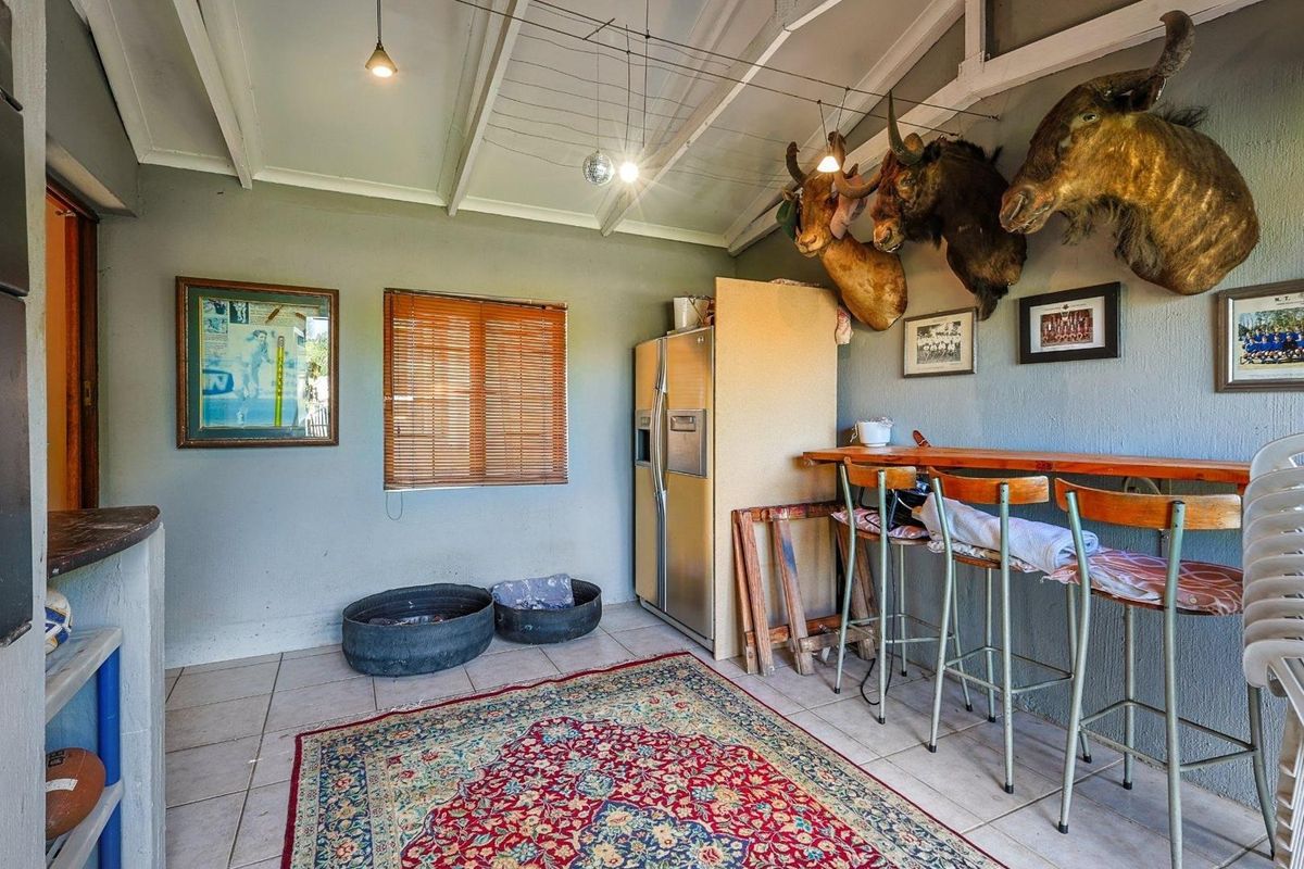 Prime Real Estate: Large Stand, Granny Flat, & Perfect Location - Photo 4