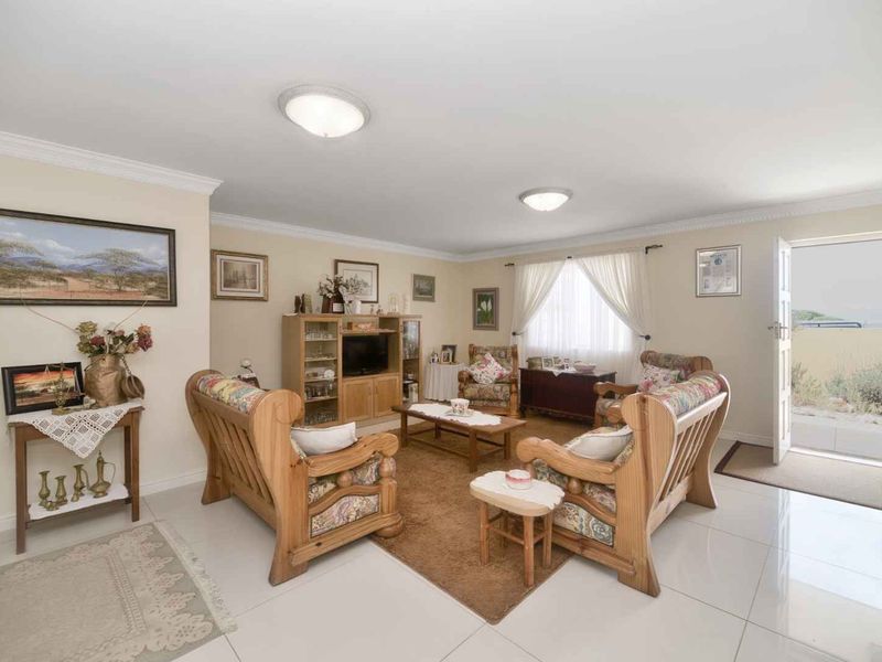 Spacious Double-Storey Home with Sea Views & Entertainer’s Appeal - Photo 6