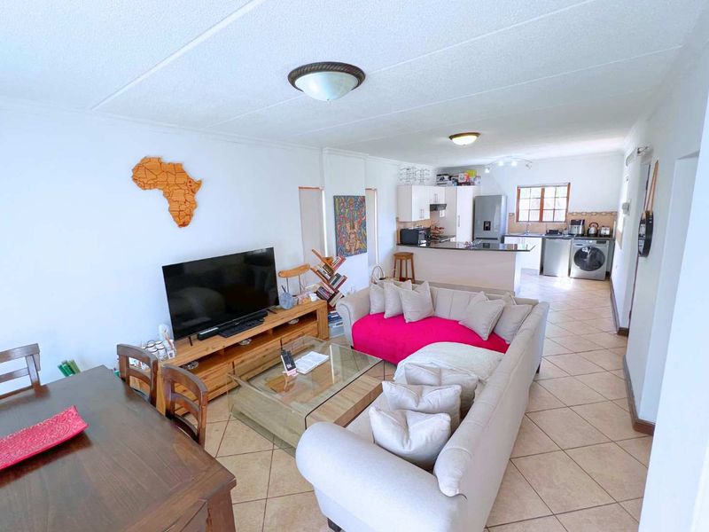 Two Bedroom townhouse to let - Photo 8
