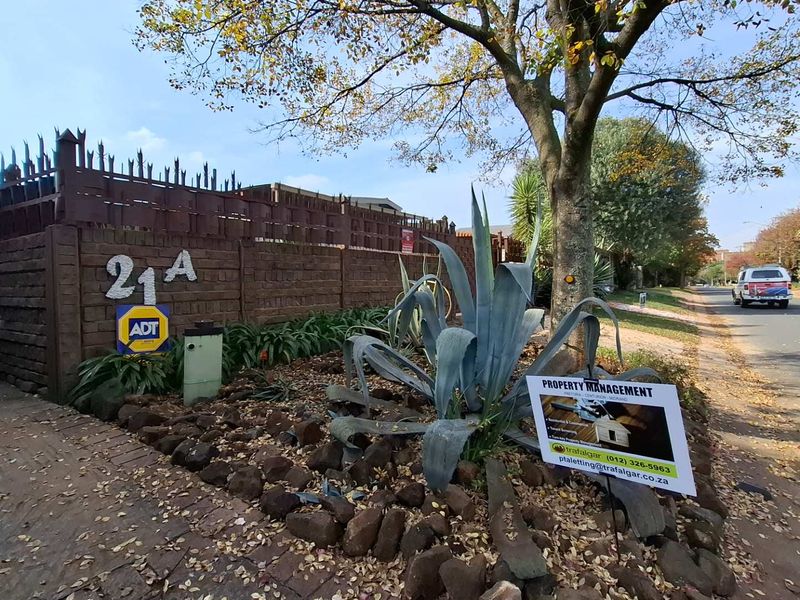 Charming 3 Bedroom Home with Awesome Amenities - Photo 1