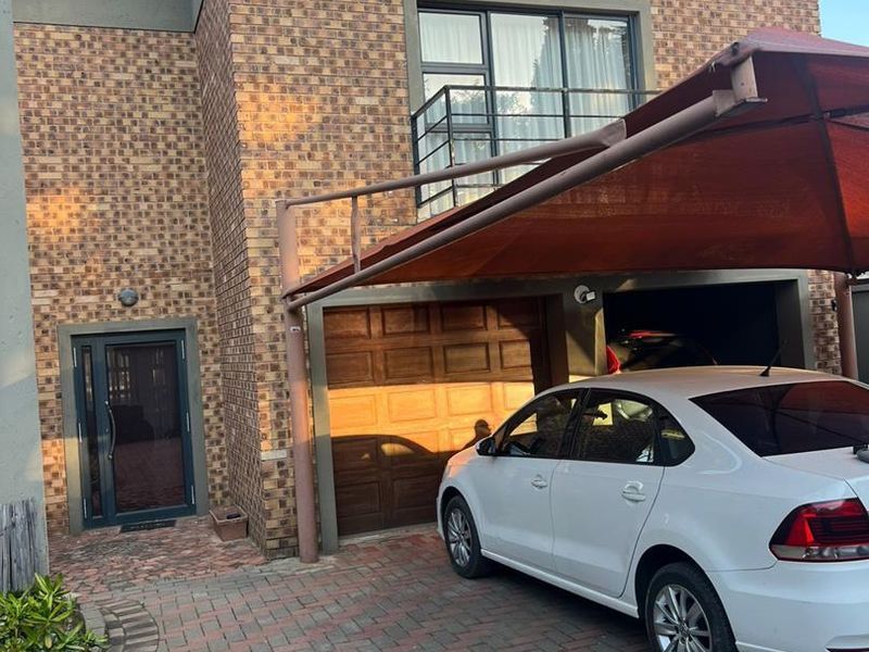 Secure Family Home For Sale in Terenure Kempton Park: Spacious Townhouse with Pool & Prime Security - Photo 10