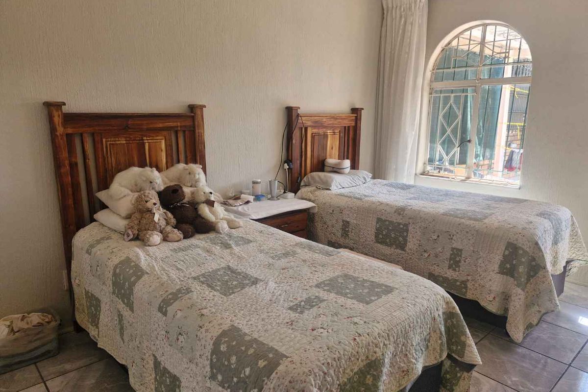 CHARMING PET FRIENDLY TOWNHOUSE - BEYERS PARK - Photo 3