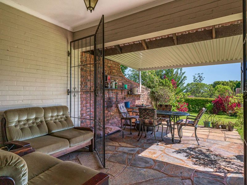 "Snap Up This Charming Townhouse Before It's Gone!" - Photo 9