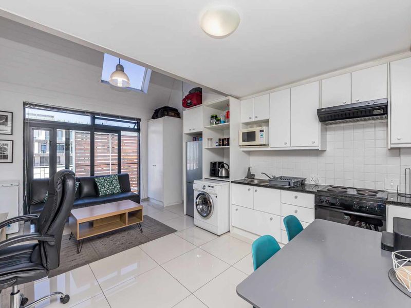 Next to UCT Medical Campus and Grootte Schuur - Photo 2