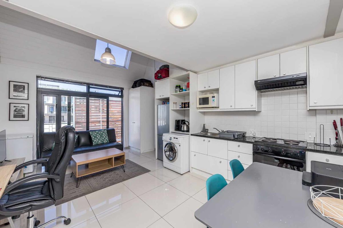 Next to UCT Medical Campus and Grootte Schuur - Photo 2