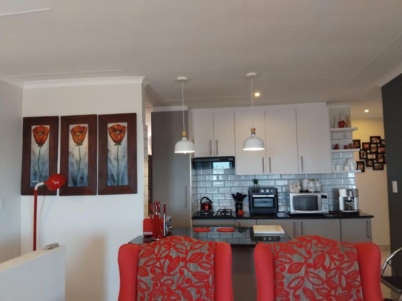 Charming Duet with Ocean Views in Island View, Mossel Bay - Photo 4