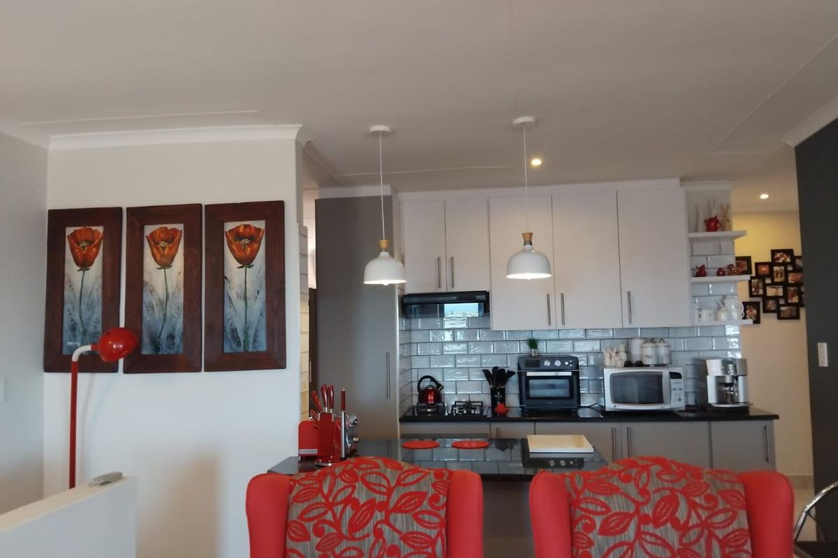 Charming Duet with Ocean Views in Island View, Mossel Bay - Photo 4