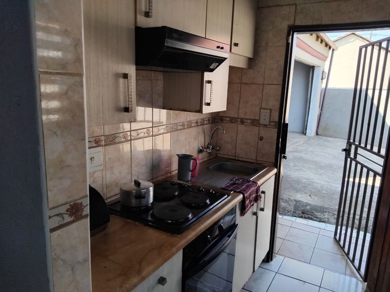 Three bedrooms for sale in a very nice neighborhood - Photo 4