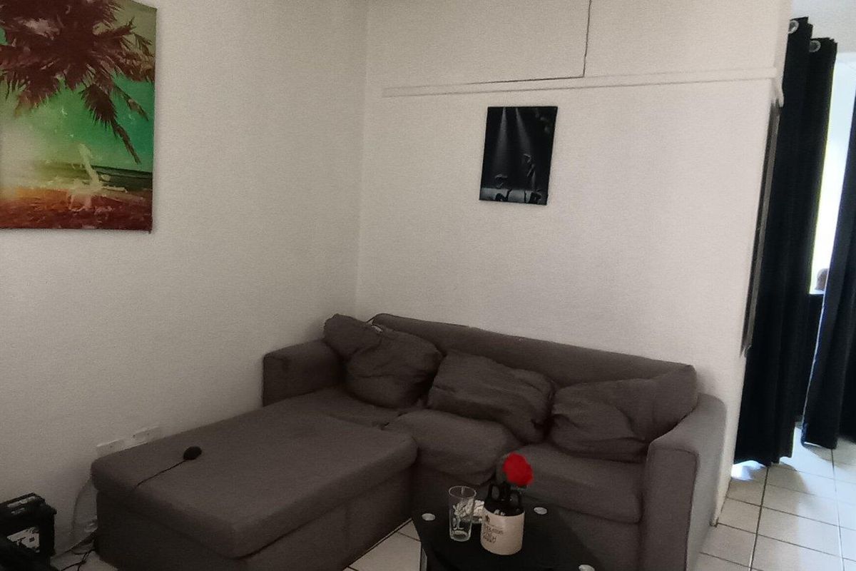 Well maintained Bachelors Apartment For S in stunning sought after complex! - Photo 3