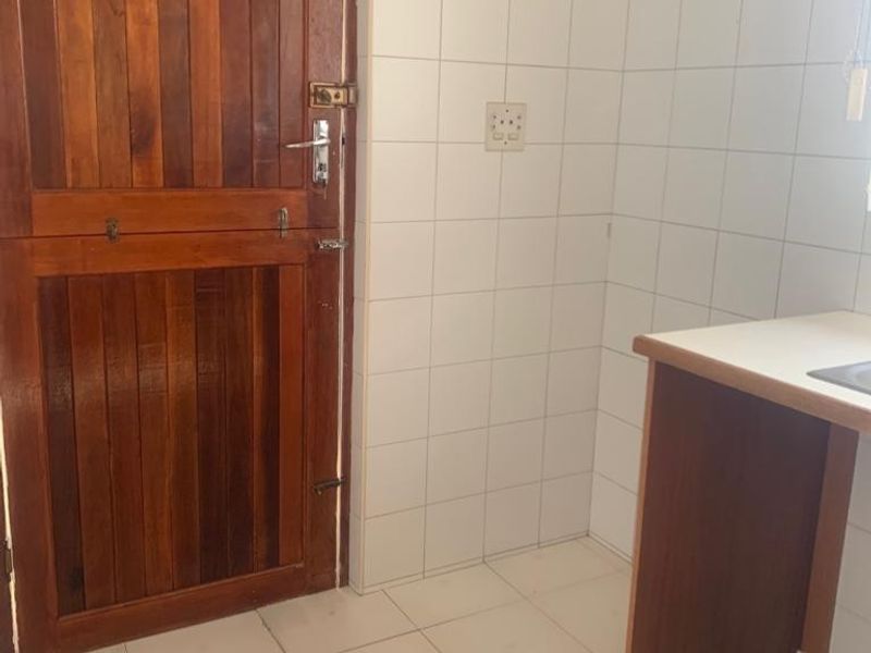 Eleven Bedrooms house to Let in Reservoir Hills ???? - Photo 6
