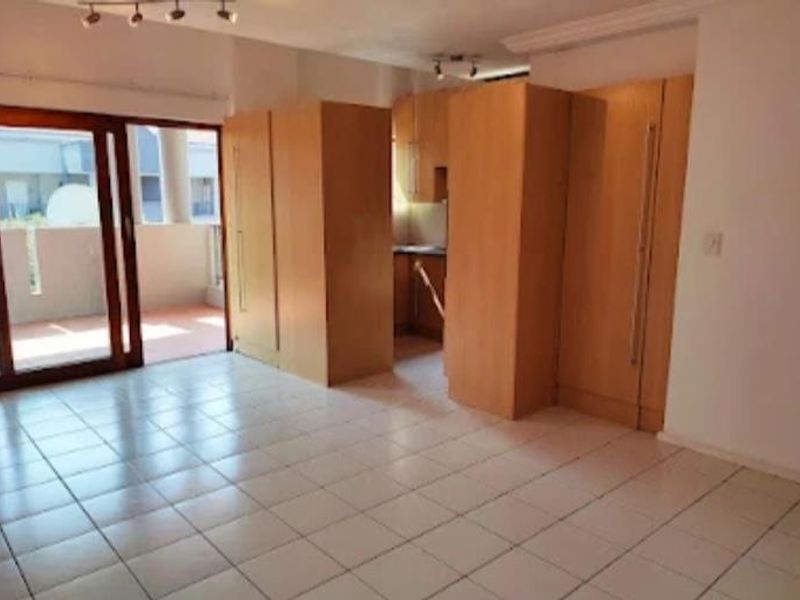 Duplex 1 bedroom loft apartment on top floor - Photo 1
