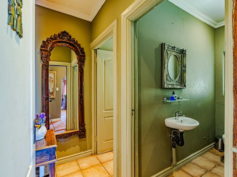 Exquisite Guest House in Waterkloof Ridge - Photo 10