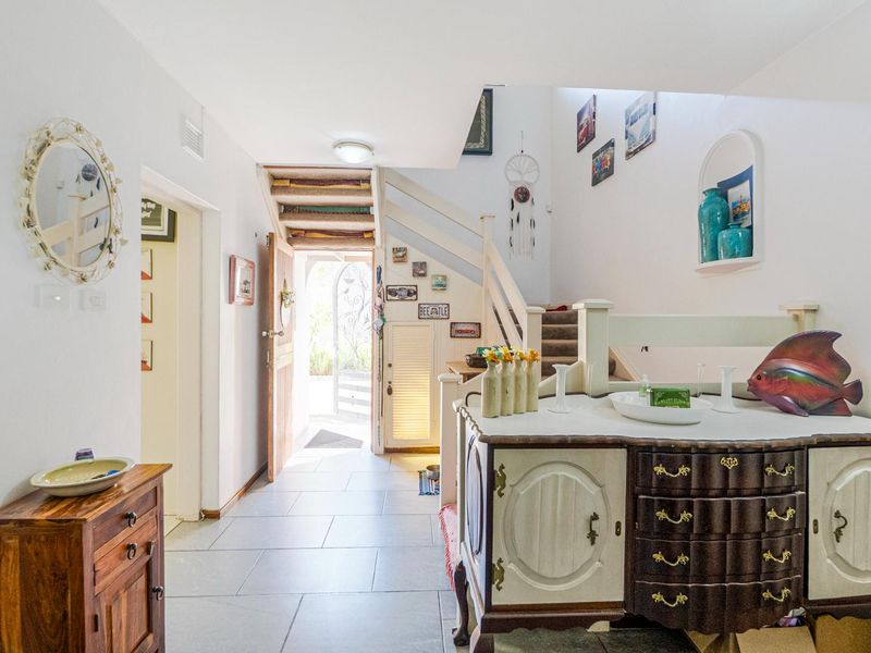 Pet friendly spacious home - Photo 10