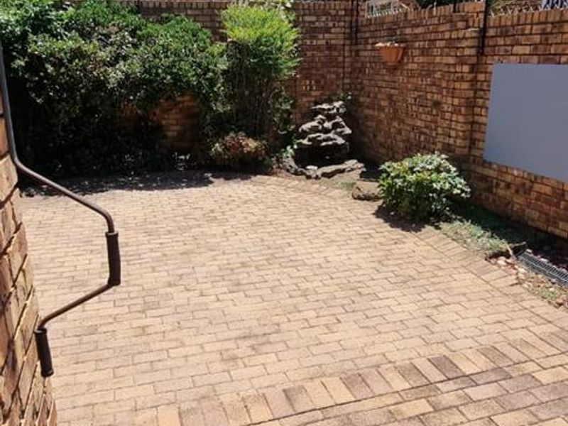 Beautiful 2 bedroom facebrick cluster - Photo 3