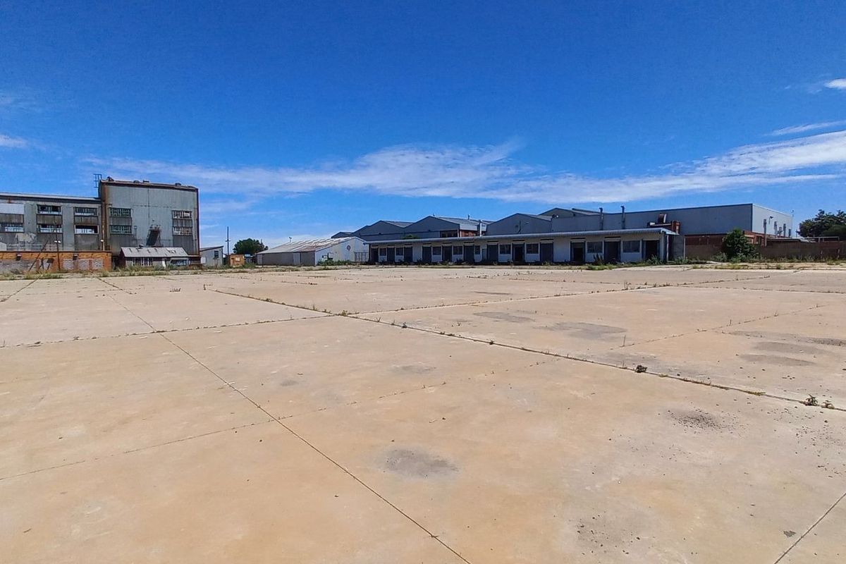 10 000m2 New Era Springs Industrial Yard To Let - Photo 2