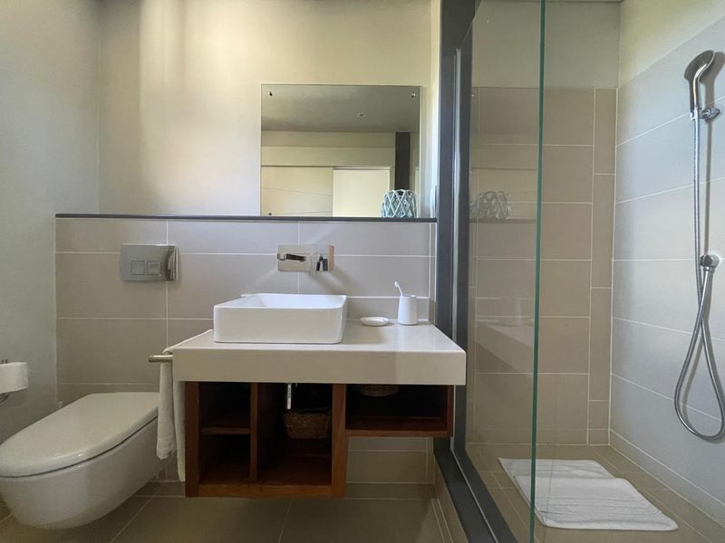 Exceptional Marina Apartment with Breathtaking Mountain Views - Photo 10