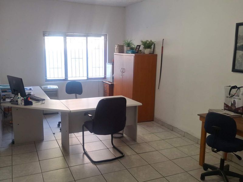 🏢 PRIME OFFICE PROPERTY CLOSE TO MAERUA MALL - Photo 2