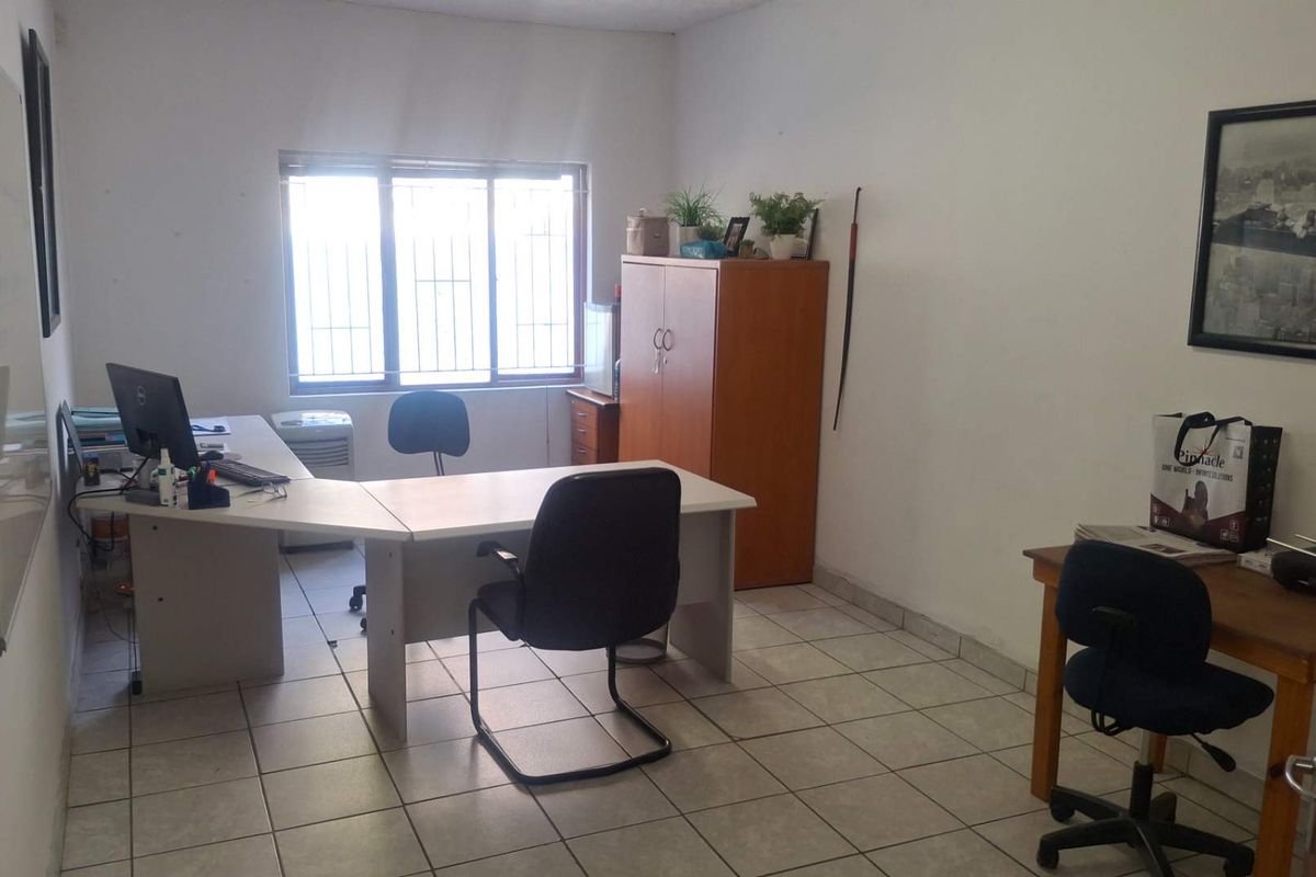 🏢 PRIME OFFICE PROPERTY CLOSE TO MAERUA MALL - Photo 2