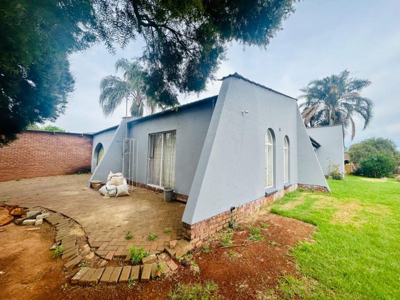 4 bedroom house fro sale in Vryheid - Photo 3