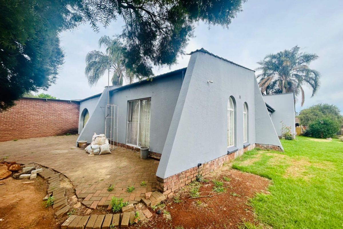 4 bedroom house fro sale in Vryheid - Photo 3