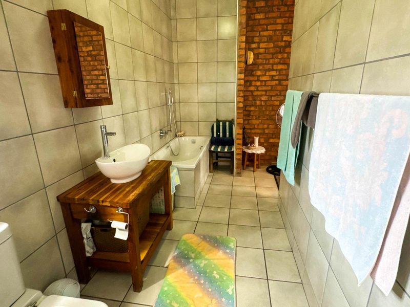 Versatile Living at Its Best: Dual Home in Klein Brak! - Photo 10