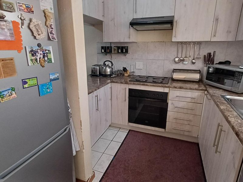 Neat as a pin - Photo 6