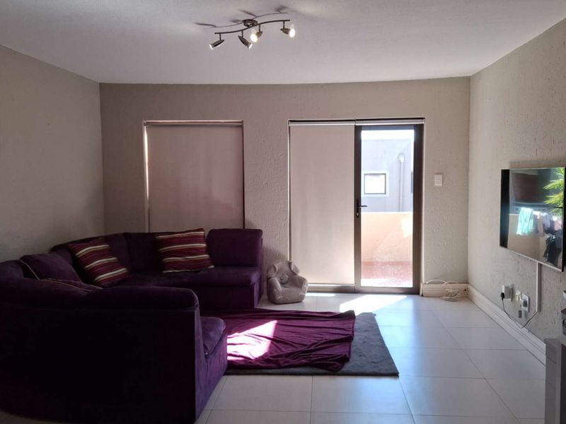 Secure townhouse - Upstairs unit in Popular Complex - Photo 2