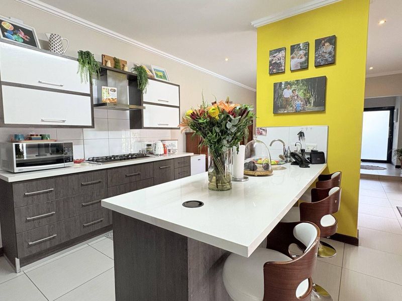 Midstream Ridge Single level gem with pool & established garden - Photo 10