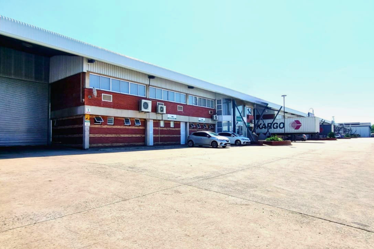 Warehouse To Let in New Germany | 3,301.50m2 | Approx. 12m-13m Internal Height | R95/m2 - Photo 2