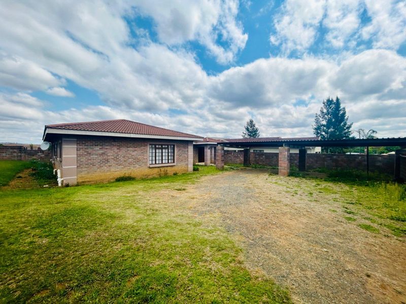 4 Bedroom House with 2 separate flats for sale - Photo 4