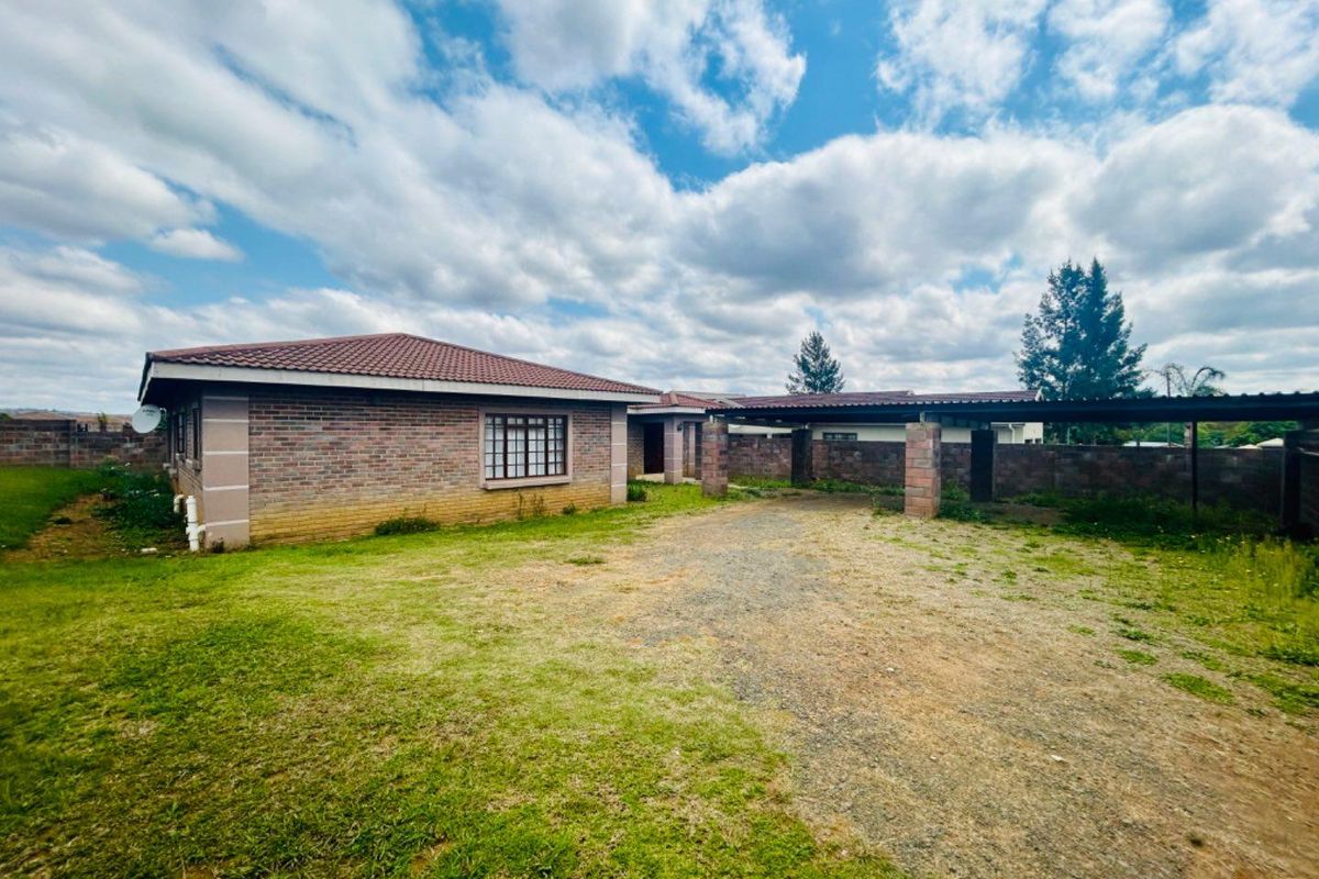 4 Bedroom House with 2 separate flats for sale - Photo 4