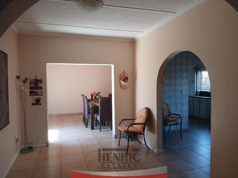 Neatness and space don't come better than this - Photo 4