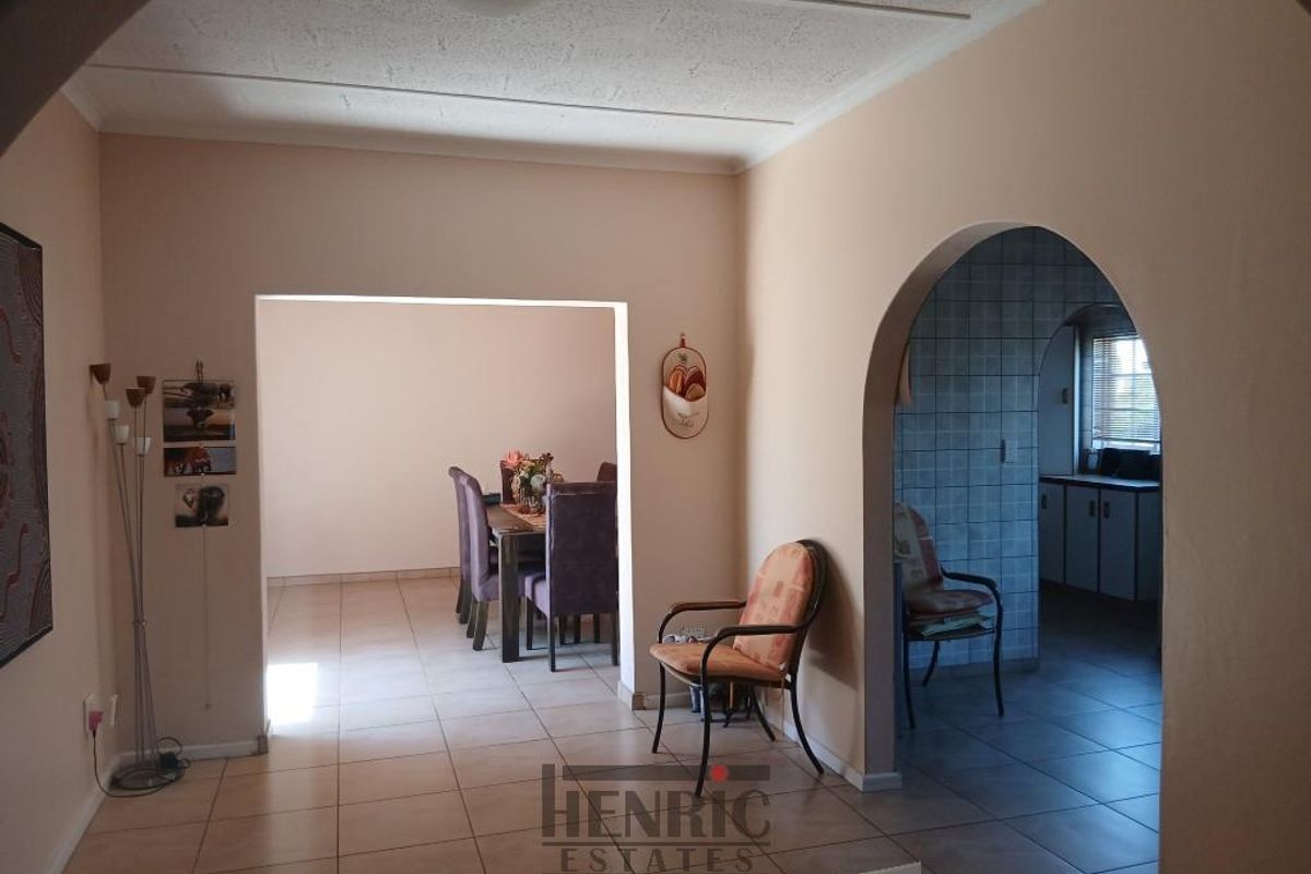 Neatness and space don't come better than this - Photo 4