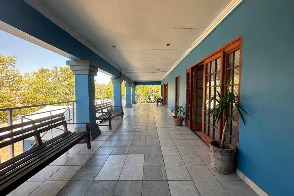 🏡 Spacious Double-Storey Commercial Property for Sale - Photo 5