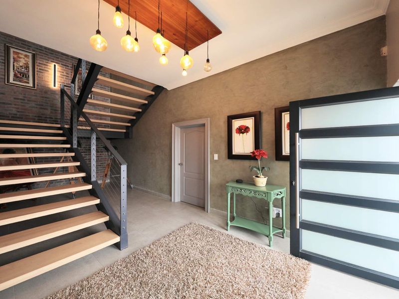 FOUR STOREY, DRAMATIC SCALE AND VOLUME RESIDENCE IN PLATTEKLOOF. - Photo 5