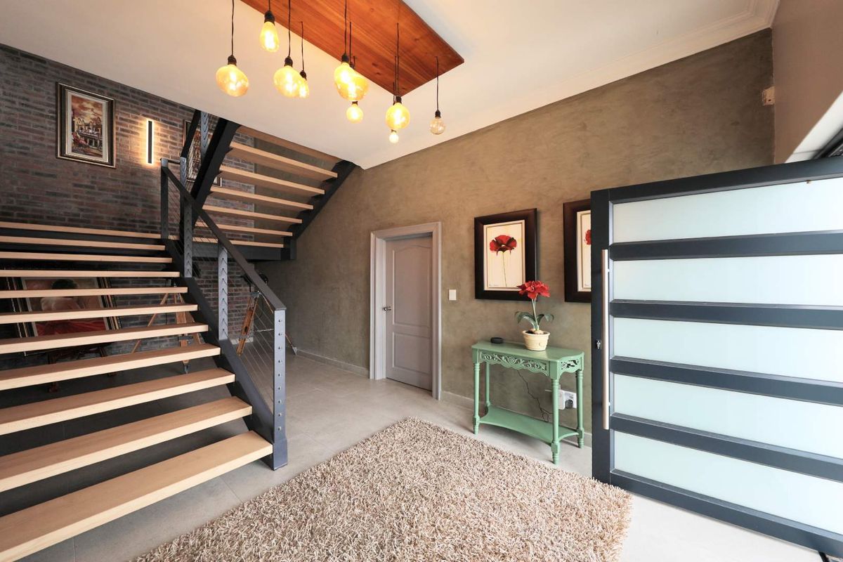 FOUR STOREY, DRAMATIC SCALE AND VOLUME RESIDENCE IN PLATTEKLOOF. - Photo 5