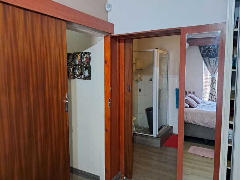 4 Bedroom House for Sale - Photo 4